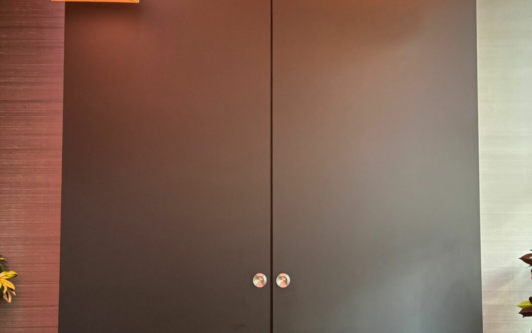 Porte en bois rénovée avec covering