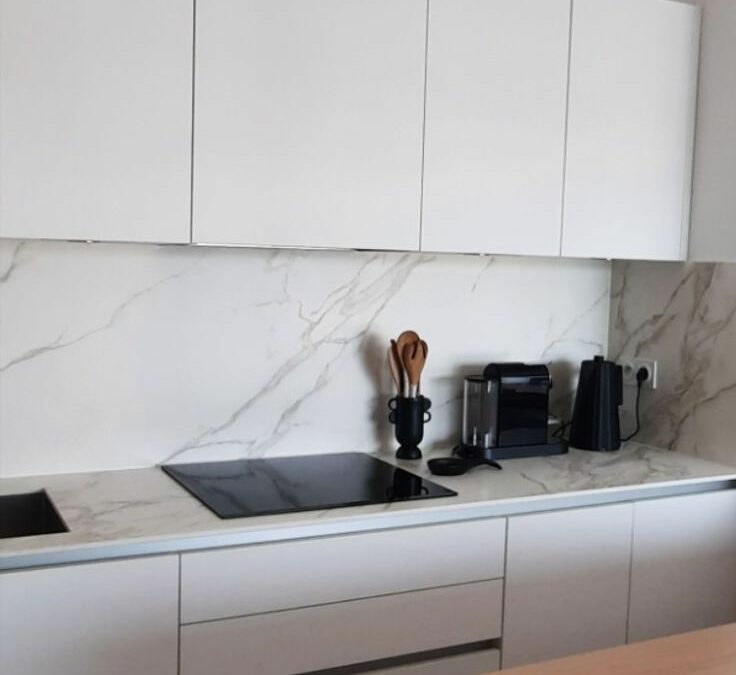 Cuisine plan de travail marbre : le guide du covering pour un rendu luxueux sans le prix